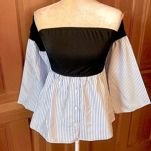 Off Shoulder Bell Sleeved Colorblock Top. - Picture 12 of 14